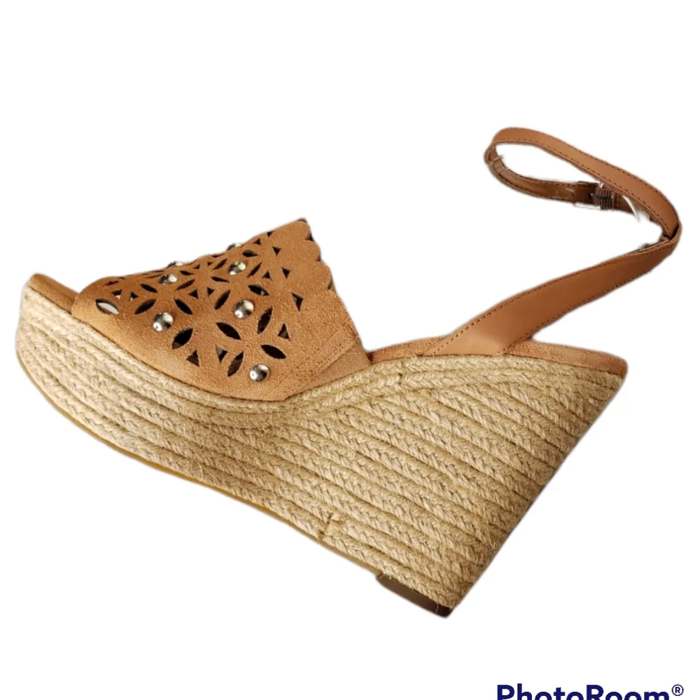 Marc Fisher Cutout Hata Leather Wedge Espadrilles Scallop Studs Sandals NIB 10